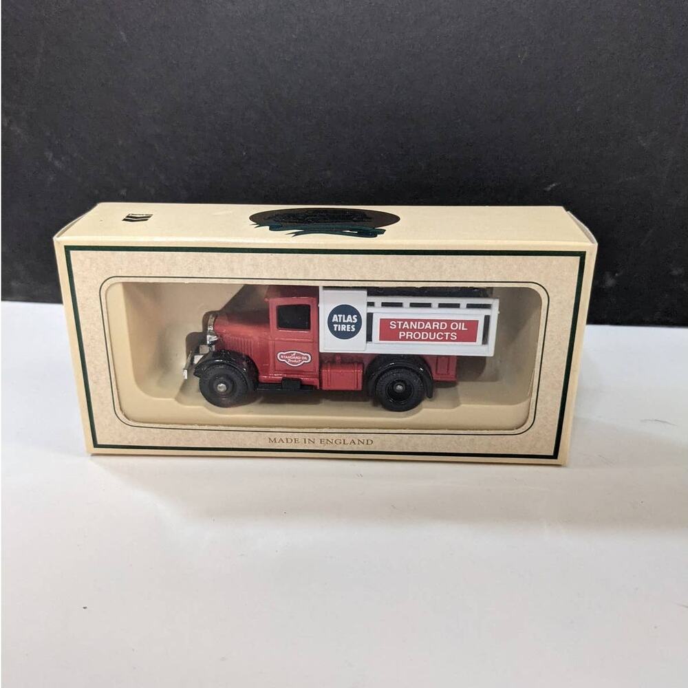 Chevron Commemorative Collection Die cut Chevron Model Atlas Tire Truck